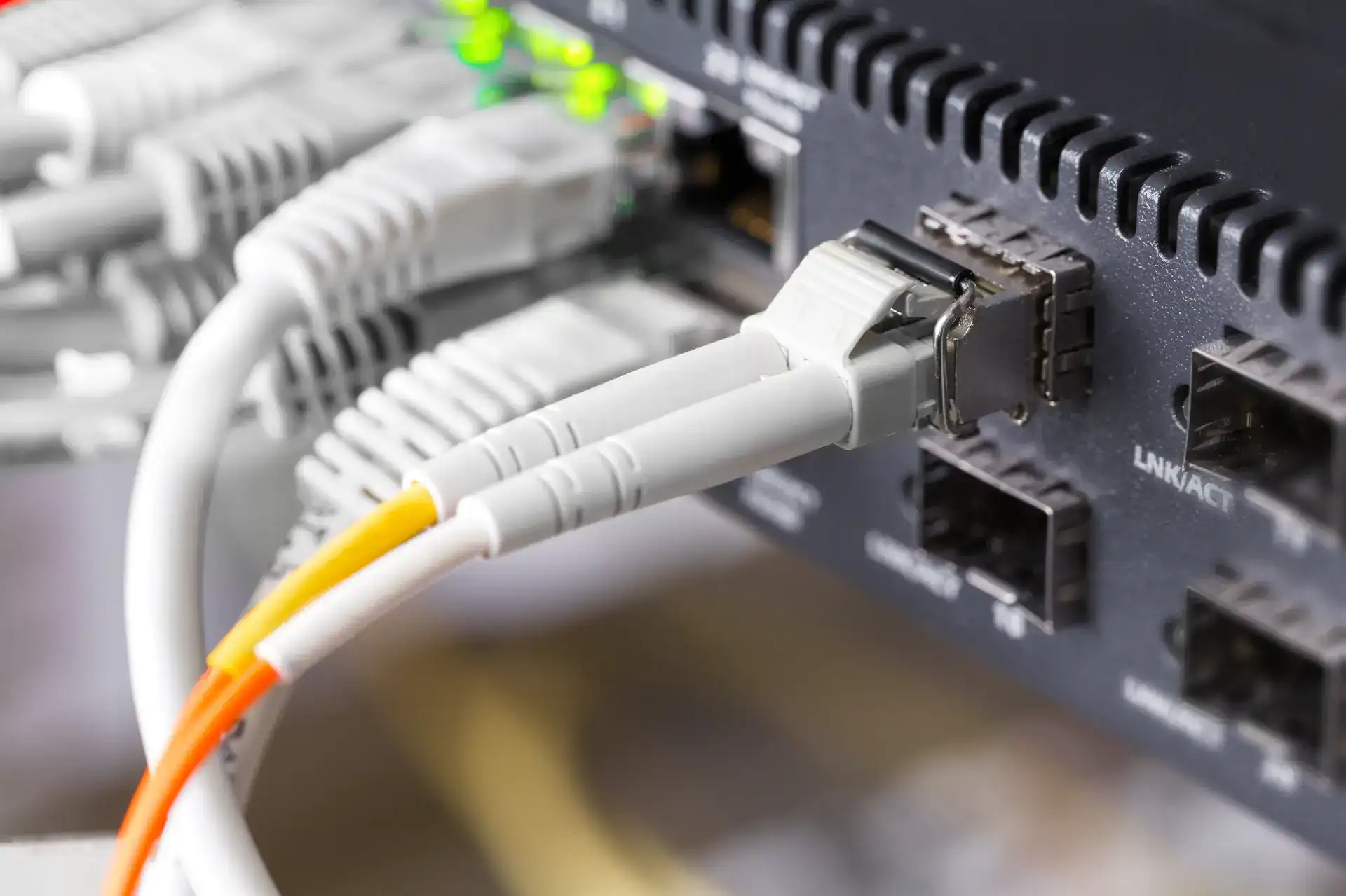 Ethernet-kabler til netværksforbindelse i IT-udstyr.